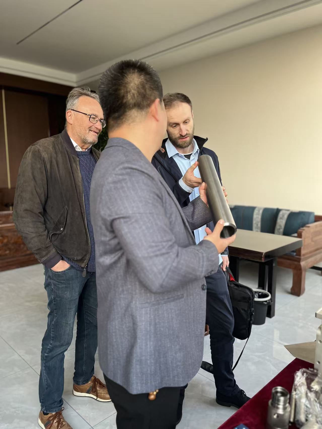 Wow! Niemieccy klienci „meldują się” w naszej firmie, napędzając pragmatyczną współpracę do przodu.