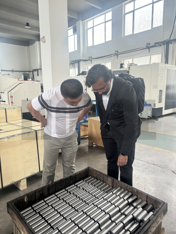 Warmly Welcome Foreign Customers To Visit Our Factory!