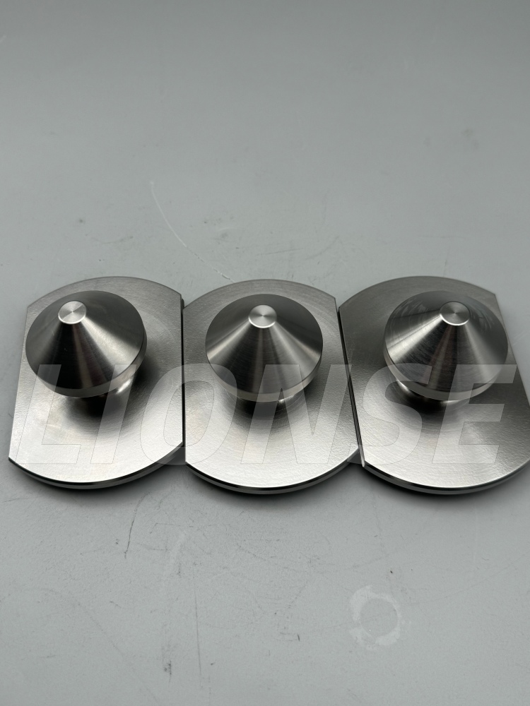 Stożkowy kołek ustalający do powierzchni