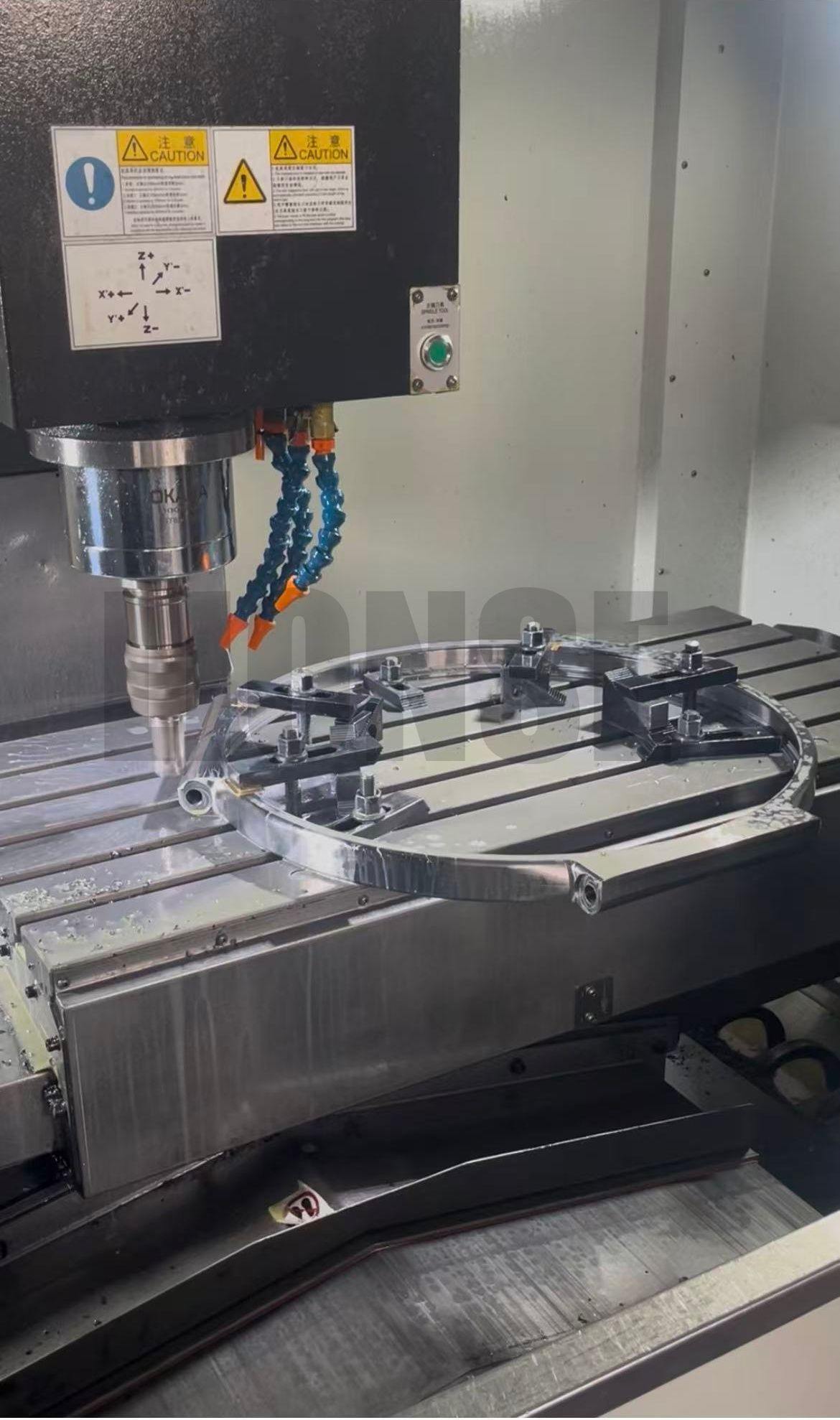 Pierścień blokujący z wieloma rowkami ze stali nierdzewnej o dużej średnicy. Niestandardowe uchwyty