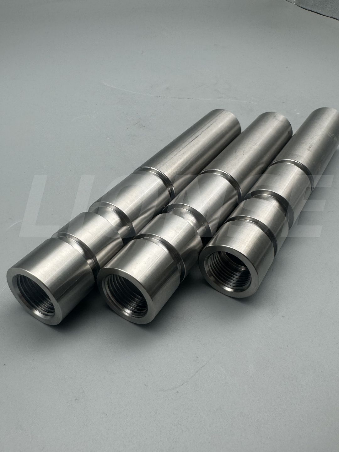 Wał tytanowy klasy 5 z toczeniem NC